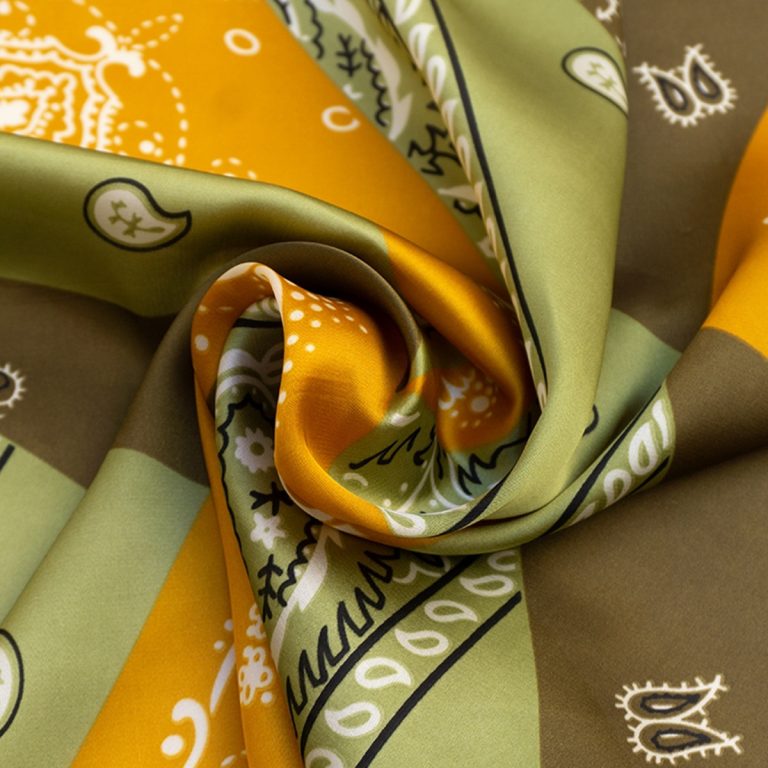 kundenspezifisches Seidenbandana, maßgeschneiderte Schals bedrucken, Bandana-Lieferant bestellt