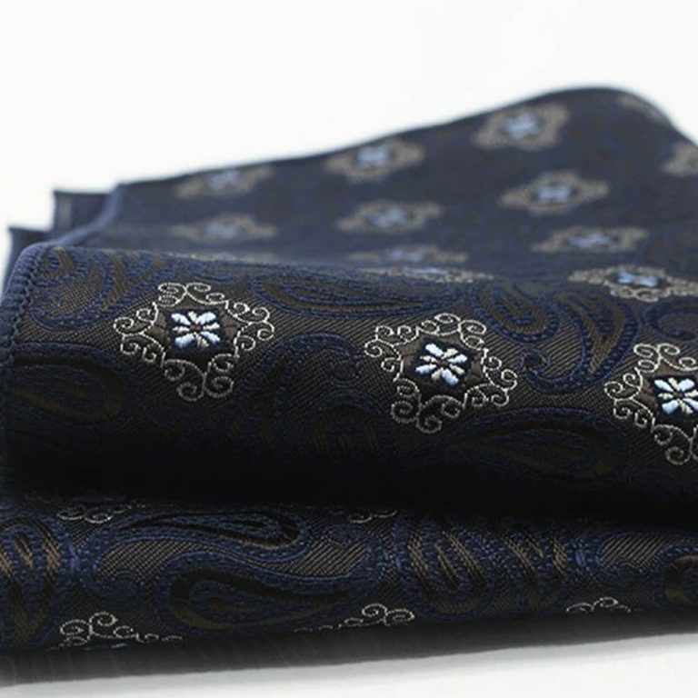 Ilabas ang Pagkamalikhain gamit ang Twill Silk Scarf Wholesale, Ang Iyong Pinagmulan para sa Isang Silk Scarf Manufacturer, at Thai Silk Products.